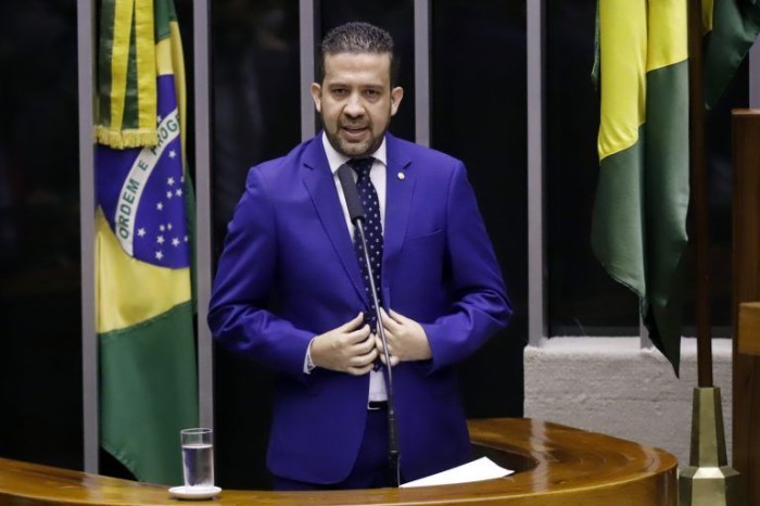 Janones: medida paliativa, respaldo e dignidade aos profissionais - (Foto: Cleia Viana/Câmara dos Deputados)
