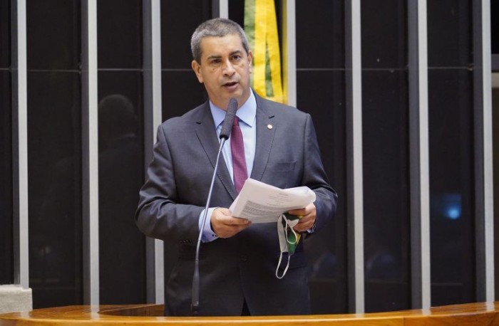 Coronel Tadeu quer equilibrar a distribuição dos recursos dos fundos - (Foto: Pablo Valadares/Câmara dos Deputados)