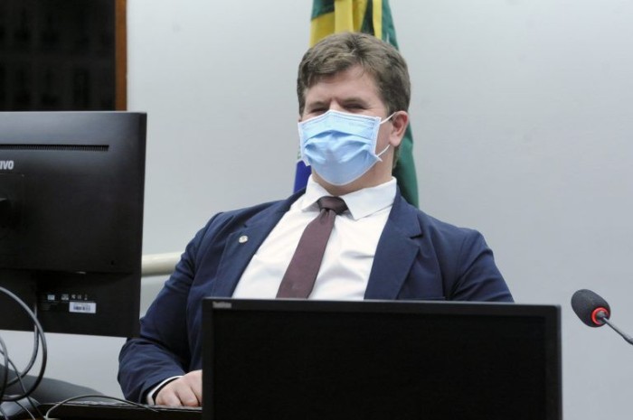 O relator, Felipe Rigoni, recomendou a rejeição da proposta - (Foto: Gustavo Sales/Câmara dos Deputados)