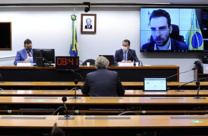 Lorenzon (no telão) acredita que a MP vai aumentar a formalidade - (Foto: Cleia Viana/Câmara dos Deputados)