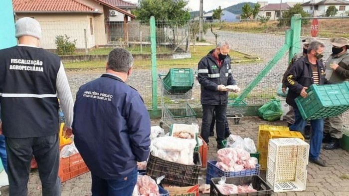 Os principais problemas encontrados foram carne vencida, sem procedência, estragada e armazenada fora da temperatura adequada - Foto: Divulgação MP-RS