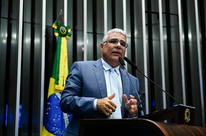 Girão pede demissão dos ministros da Saúde e dos Direitos Humanos