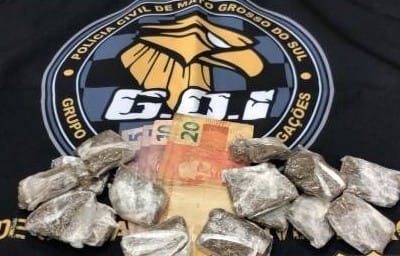 Homem é preso e adolescente apreendido por tráfico de drogas em Campo Grande