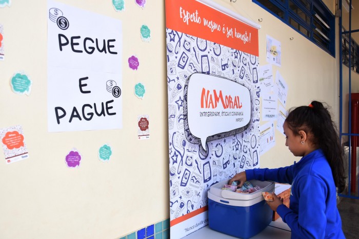 Pegue e Pague incentiva responsabilidade nas escolas públicas do DF