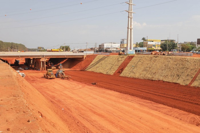 Viaduto do Itapoã tem alças de acesso pavimentadas