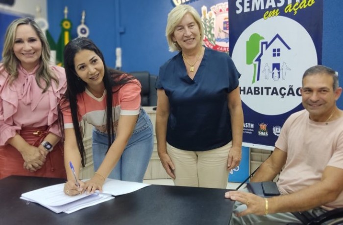 Famílias de Jardim assinam contratos em programa habitacional com investimento do Governo de MS