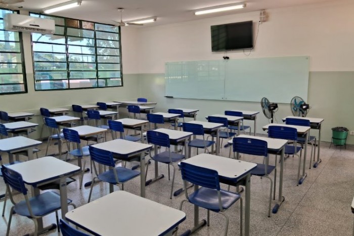 Dourados: governo entrega reforma de escola solicitada por Zé Teixeira