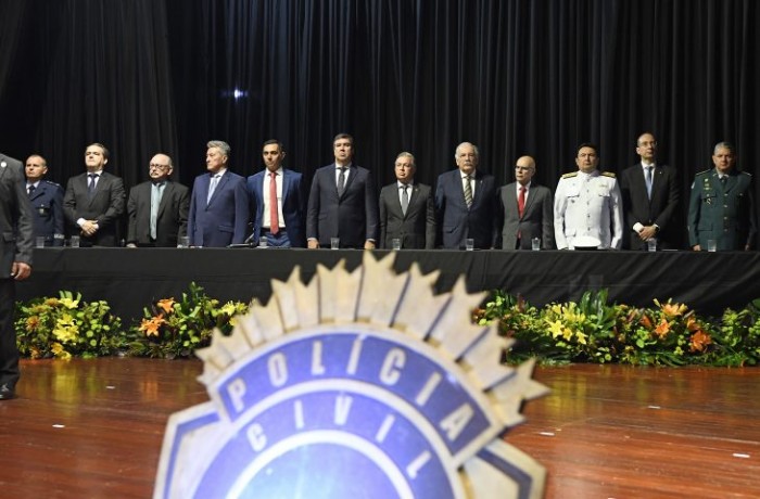 Riedel participa da entrega de medalha da Polícia Civil e destaca que segurança pública atrai investimentos