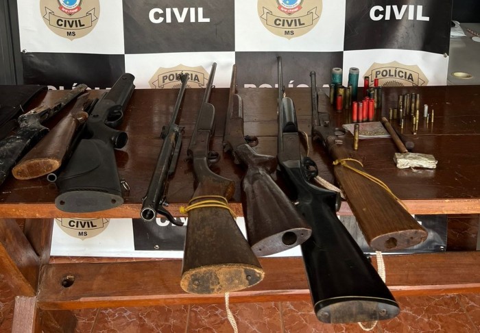 Polícia Civil cumpre mandado de busca e apreensão e prende indivíduo pelos crimes de posse irregular de arma de fogo de uso permitido e de uso restrito e tráfico de drogas em Dois Irmãos do Buriti