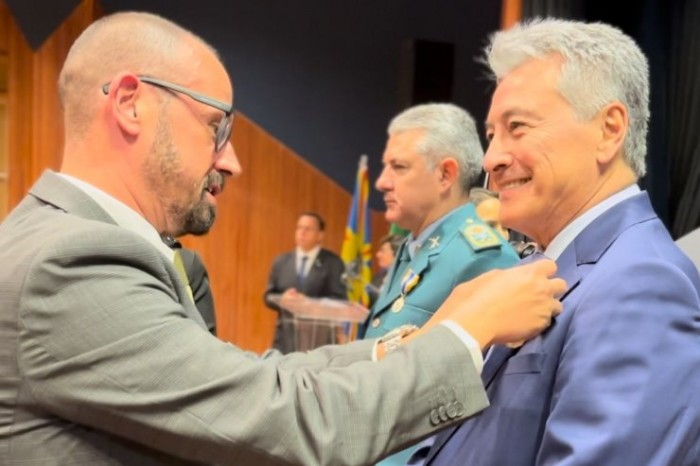Deputado Roberto Hashioka recebe Medalha Prêmio da Polícia Civil de MS