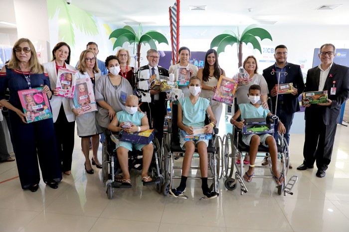 Campanha Vem Brincar Comigo faz doação de brinquedos no Hospital da Criança
