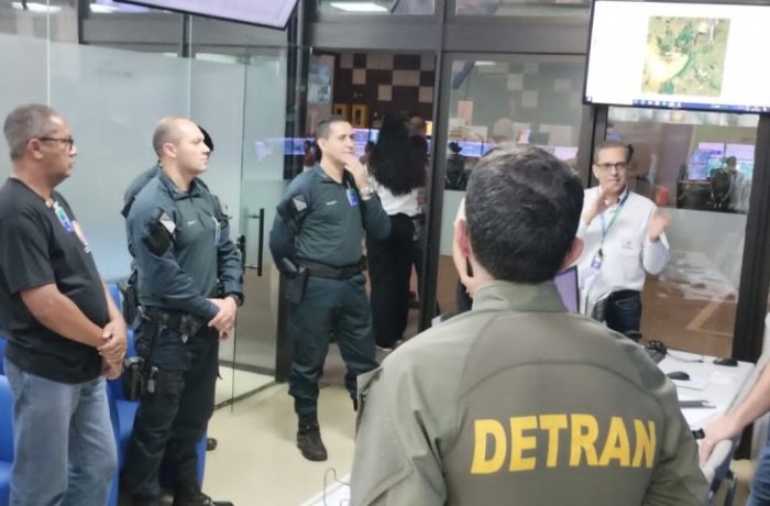 Agentes do Detran-MS conhecem sistema da Suzano que monitora frota e amplia segurança nas estradas