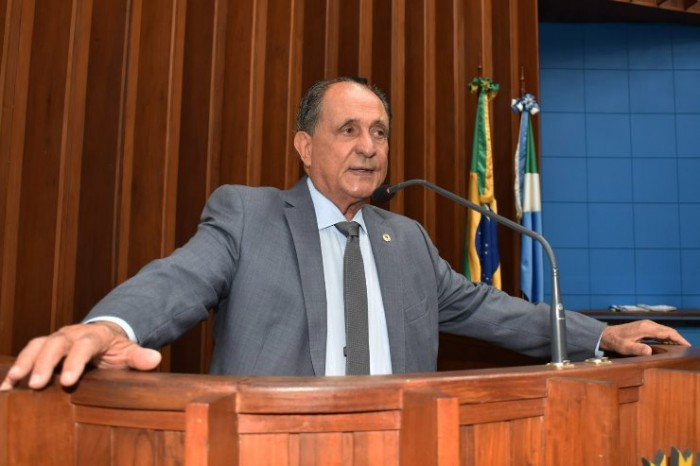 Zé Teixeira solicita asfalto para Caarapó e Caracol