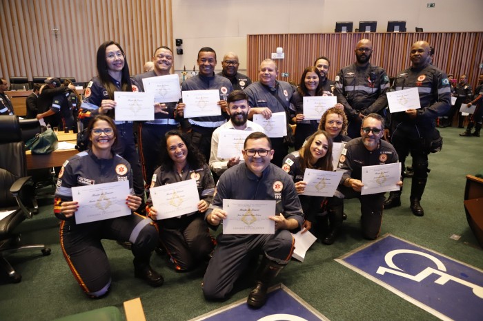 Samu recebe apoio de deputados em frente parlamentar