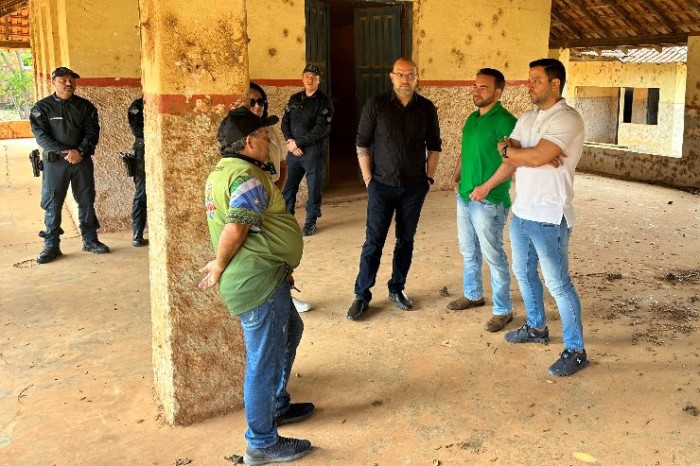 Em Corumbá, deputado João César Mattogrosso trabalha em defesa da educação