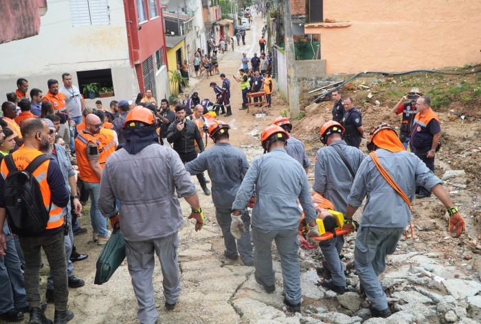 Defesa Civil: simulado de abandono de área de risco reúne 700 pessoas na Vila Sahy