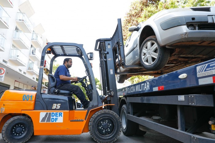 Operação DF Livre de Carcaças recolhe milésimo veículo abandonado