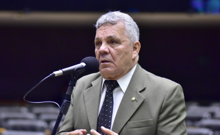 Projeto proíbe cobrança de taxa para prioridade no embarque em avião