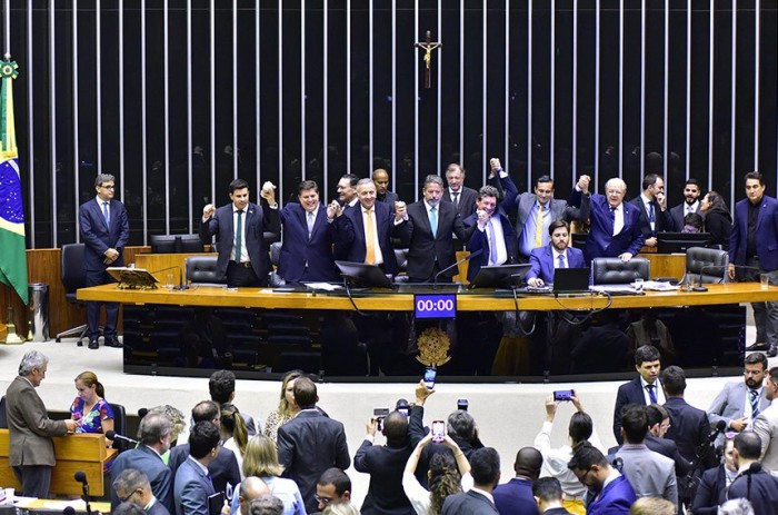 Reforma tributária deve ser promulgada esta semana, dizem senadores