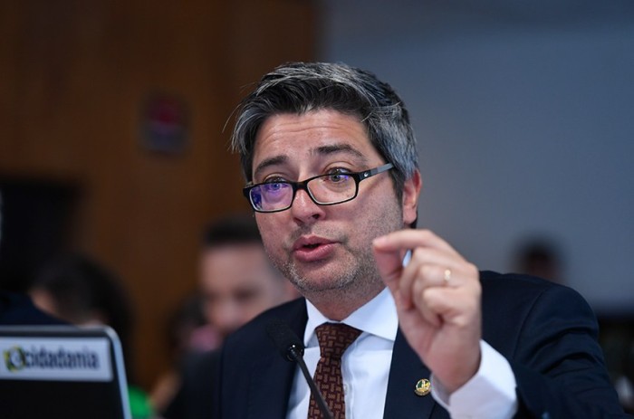 O relator, Carlos Portinho, apresentou relatório favorável, com emendas, ao PL 3.039/2023; texto segue para a CTFC - Foto: Edilson Rodrigues/Agência Senado
