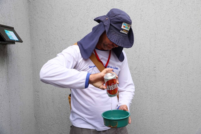 Agentes passarão de casa em casa alertando moradores sobre cuidados para eliminação dos criadouros do mosquito - Fotógrafo:Luciana Pires/Secom Palmas