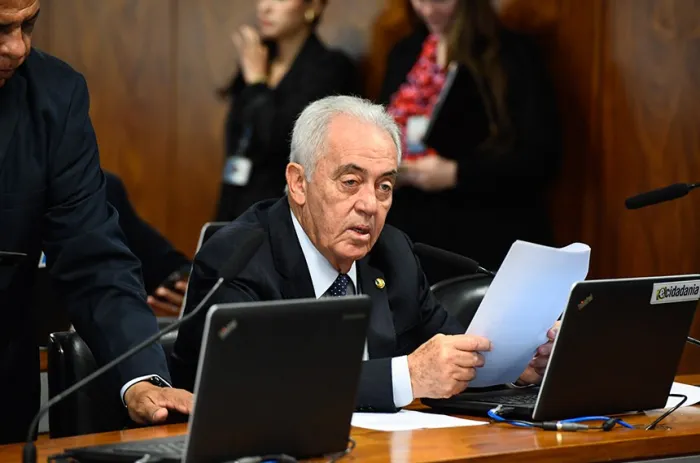 De acordo com Otto Alencar, operações não autorizadas são comuns e levam clientes de bancos ao endividamento - Foto: Roque de Sá/Agência Senado