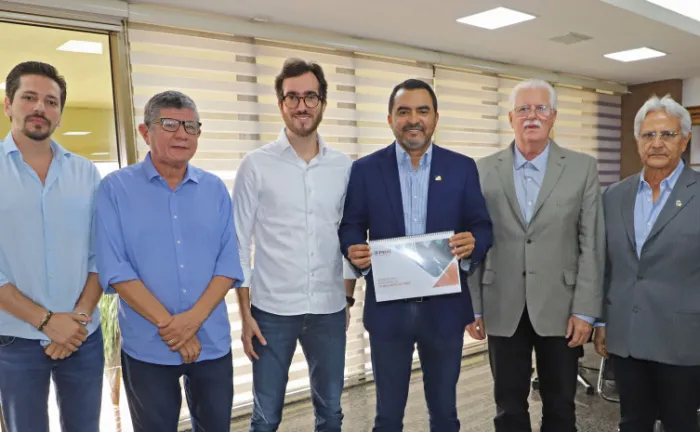 Governador Wanderlei Barbosa e auxiliares do Governo durante reunião para discutir a realização do Encontro do Fórum Norte e Nordeste da Construção em Palmas - Foto: Esequias Araujo/Governo do Tocantins