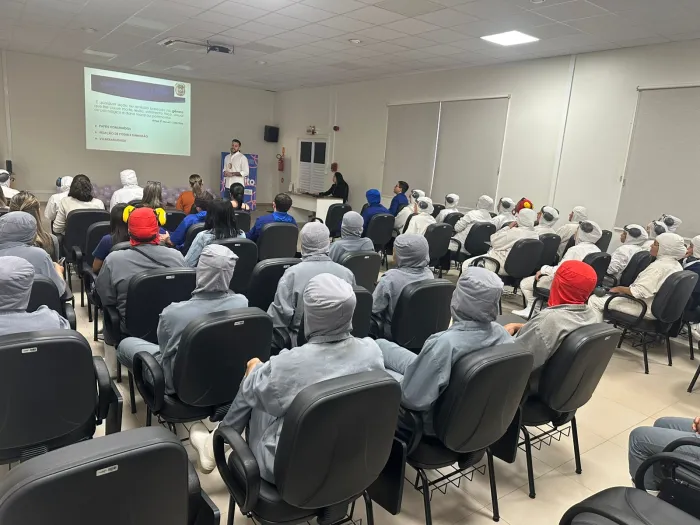 Polícia Civil de MS promove palestra sobre Agosto Lilás em frigorífico de São Gabriel do Oeste