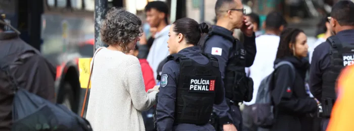 Ação realizada na Praça Sete chama a atenção da população de Belo Horizonte para o mês de combate à violência contra a mulher