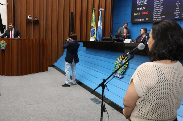 O deputado Pedro Kemp chamou a proposta de PEC da Bandidagem e Gleice Jane compartilhou da indignação