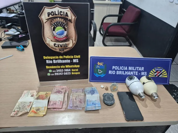 Polícias Civil e Militar fecham ponto de tráfico de drogas e recuperam objetos furtados em Rio Brilhante