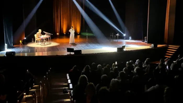 Espetáculo gratuito de Zizi Possi foi em homenagem aos voluntários da enchente de 2024 -Foto: Tamires Tuliszewski/Ascom Sema